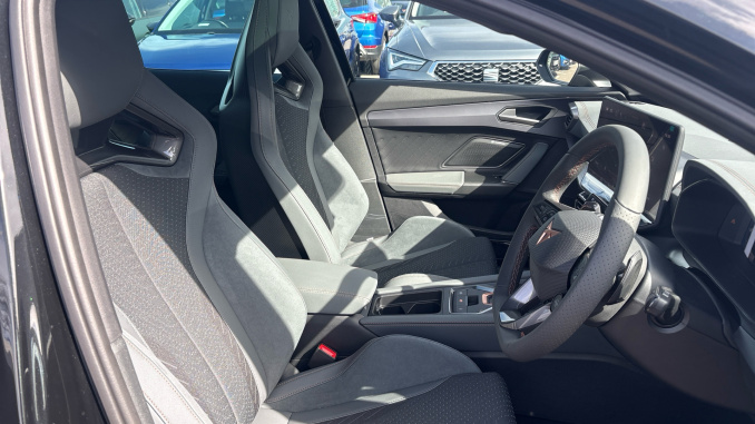 CUPRA Formentor 2.5 TSI 390 VZ5 5dr DSG 4Drive Petrol Estate - Image 15